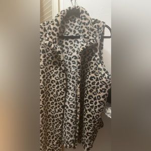 Cute Leopard Print Vest. Size 1X. Preowned